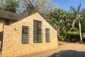 Stone Villa Tambor Tropical