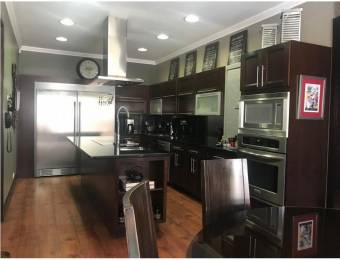 V#36 Venta Lujosa casa en condominio / Santa Ana 