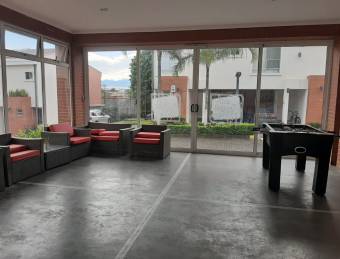 se vende espaciosa casa remodelada en Escazu 