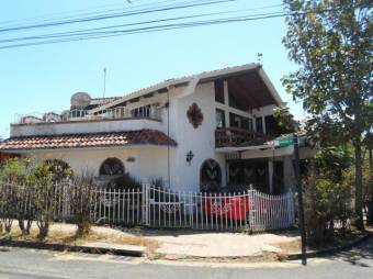 Venta de Casa en La Uruca, San José.20-1166a