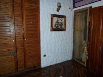 Venta de Casa en La Uruca, San José.20-1166a