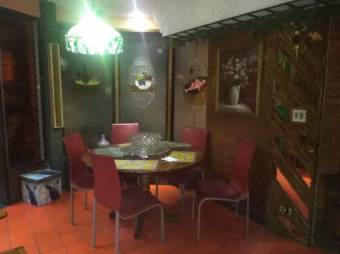 Venta de Casa en La Uruca, San José.20-1166a