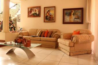 Venta de Casa en Belen, Heredia. 20-966a