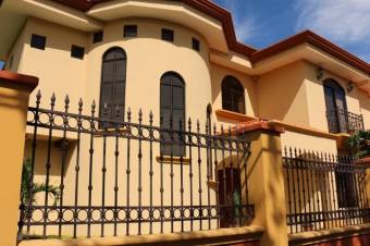 Venta de Casa en Belen, Heredia. 20-966a