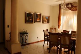 Venta de Casa en Belen, Heredia. 20-966a