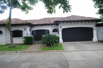 Venta de Casa en Pozos, Santa Ana. 20-226a