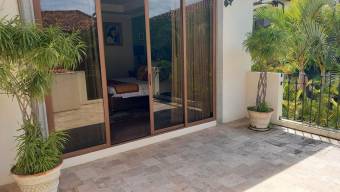 Venta de Casa en Santa Ana. 21-240a