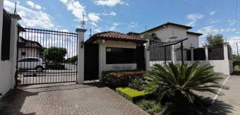 Venta de Casa en Santa Ana. 20-1334a