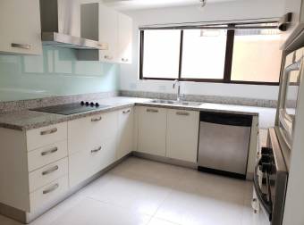 Venta de Casa en Escazú Centro. 20-1417a