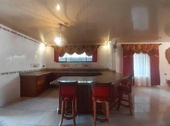 Moderna  casa familiar en  Venta,   Guapiles Centro       CG-22-96