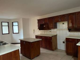 Se vende casa de estilo clasico y contemporaneo en calle Socola 10 a 200 metros del Banco Naciona Vi