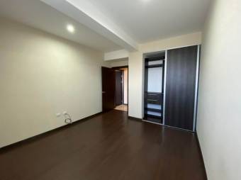 Se alquila exclusivo condominio en San José