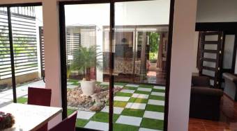 Fabulosa casa con familiar en Venta,   Guapiles Centro      CG-20-2163