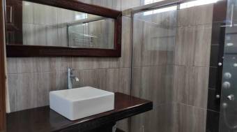 Fabulosa casa con familiar en Venta,   Guapiles Centro      CG-20-2163