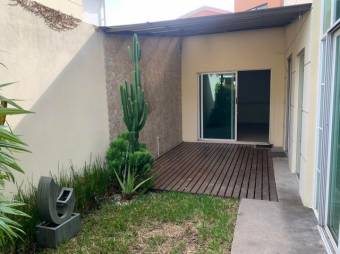 Precioso apartamento en Condominio muy tranquilo 22-1053