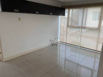 Precioso apartamento en Condominio muy tranquilo 22-1053