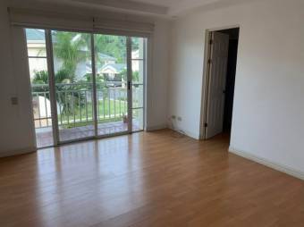 Precioso apartamento en Condominio muy tranquilo 22-1053