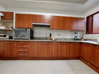 Se vende casa en esidencial Privado en San Rafael, Escazu. 22-31