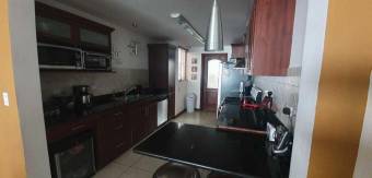 Venta de linda casa con ubicacio privilegiada en Santa Ana 22-834