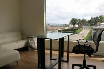 Se vende casa en exclusivo condominio en Guachipelin, Escazu 21-1337