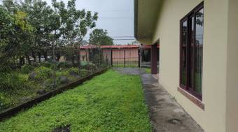 Preciosa casa familiar en Venta,  Guapiles Centro         CG-21-2119