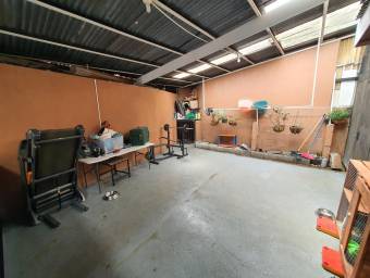 Se vende espaciosa casa esquinera en mercedes norte Heredia 22-694