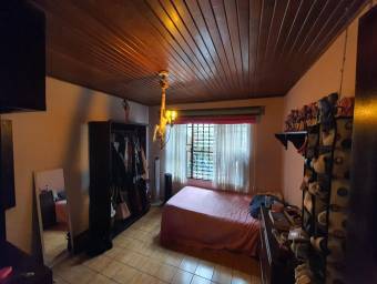 Se vende espaciosa casa esquinera en mercedes norte Heredia 22-694