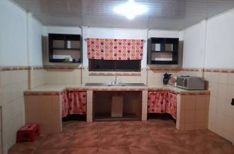 HOUSE FOR SALE IN CENTRAL LOCATION IN VISTAS AL VOLCAN, GUAPILES