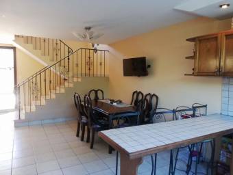 se vende espaciosa casa con uso de suelo mixto en Rhormoser 22-603