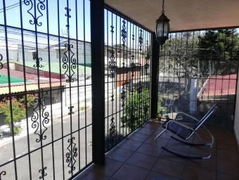 se vende espaciosa casa con uso de suelo mixto en Rhormoser 22-603