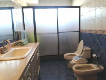 se vende espaciosa casa con uso de suelo mixto en Rhormoser 22-603