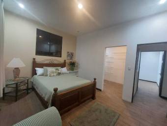 Se alquila apartamento full amoblado incluye los servicios en San Rafael de Heredia 23-281
