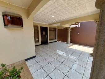 Se vende casa de una planta y terraza amplia en San Rafael de Alajuela 