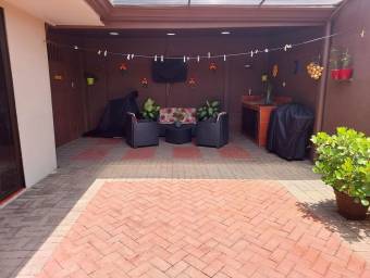 Se vende casa de una planta y terraza amplia en San Rafael de Alajuela 