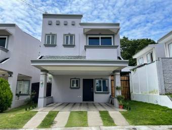 se vende casa moderna con patio y terraza con jacuzzy en la guacima 22-844