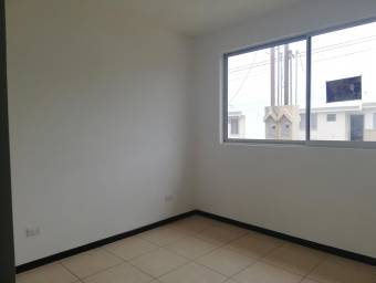 Se vende casa con patio amplio en San Antonio del Tejar Alajuela 22-789