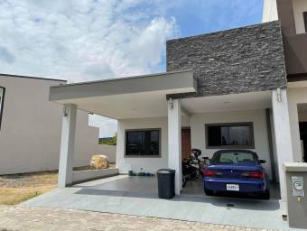 Se vende casa con mucha luz natural y terraza en el coyol Alajuela 23-350