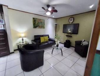 Se vende casa con excelente ubicacion en San Francisco de Dos Rios 23-353