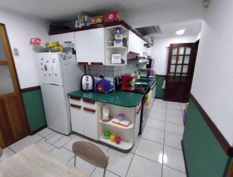 Se vende casa con excelente ubicacion en San Francisco de Dos Rios 23-353