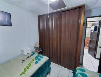 Se vende casa con excelente ubicacion en San Francisco de Dos Rios 23-353