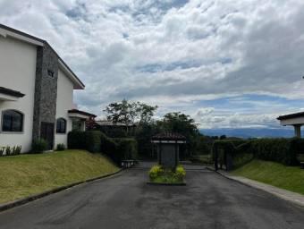 Casa en Venta en San Isidro, Heredia. RAH 23-1170