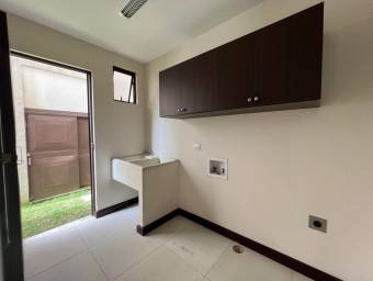 Casa en Venta en San Isidro, Heredia. RAH 23-1170