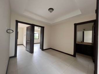 Casa en Venta en San Isidro, Heredia. RAH 23-1170