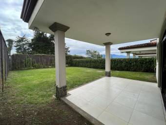 Casa en Venta en San Isidro, Heredia. RAH 23-1170