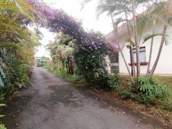 Casa en Venta en San Isidro, Heredia. RAH 23-1164