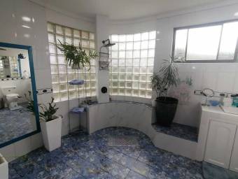 Casa en Venta en San Isidro, Heredia. RAH 23-1164