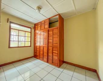 se vende bonita casa ccon mucha luz natural en San Antonio del Tejar Alajuela 22-2501