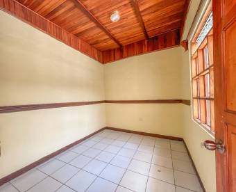 se vende bonita casa ccon mucha luz natural en San Antonio del Tejar Alajuela 22-2501