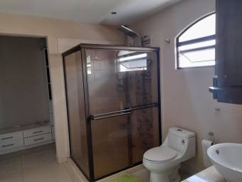 Se vende preciosa casa con mucha luz natural y terraza en hacienda el coyol 23-1062