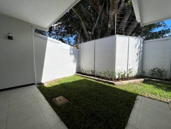 se vende espaciosa casa a estrenar en Rio Segundo Alajuela con patio 23-68 